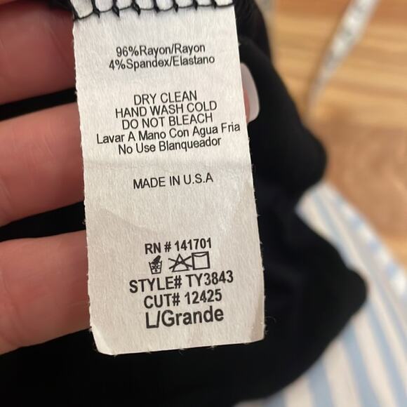 143 Story by Line Up Black Jersey Knit Top - Size 16 - Picture 6 of 6